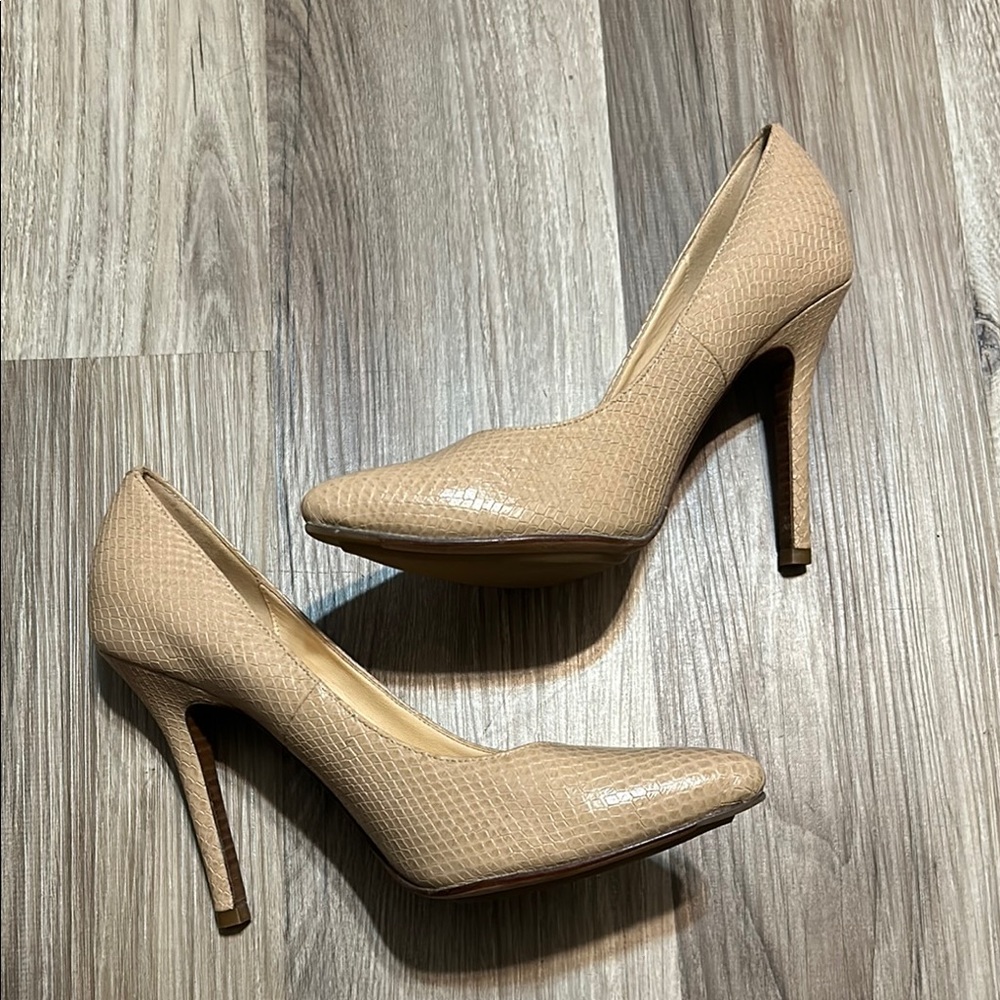 Cole Haan Nude Textured Pumps